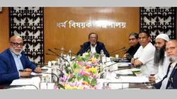 সম্মানি পাচ্ছেন আরও ২ লাখ ৫৬ হাজার ইমাম-মুয়াজ্জিন ও ধর্মীয় সেবক