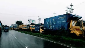 গ্যাস সংকট: কুমিল্লায় ঢাকা-চট্টগ্রাম মহাসড়কে ১০ কিলোমিটার যানজট