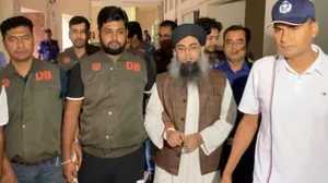 এনসিপি নেতা তানভীর কারাগারে, ছাত্রদল নেতাকর্মীদের ডিম নিক্ষেপ