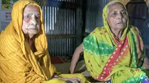 ১৩০ বছরের মাকে দেখভাল করেন ১০০ বছর বয়সি মেয়ে