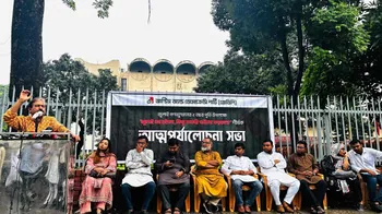 ‘বেকার তরুণরা এখনো ‘আওয়ামী কাল্টের’ বিরুদ্ধে অসম লড়াই চালিয়ে যাচ্ছেন’