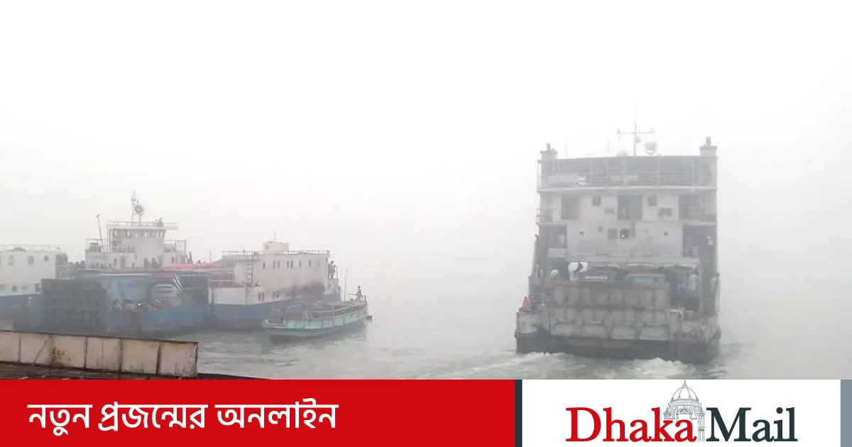 ৭ ঘণ্টা পর দুই রুটে ফেরি চলাচল শুরু
